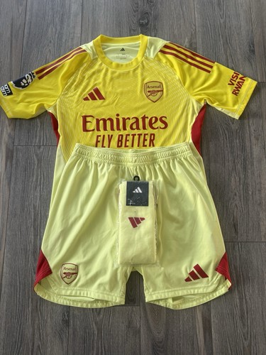 Arsenal goalkeeper home - goalkeeper,