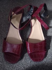 Ladies size 6 sandals from Peacocks