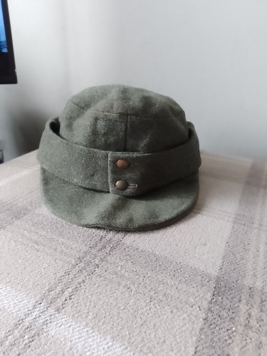 German reproduction field - field, cap