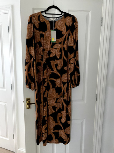 Bnwt boden size crew - boden, neck