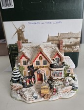 Lilliput Lane Christmas Special 2000 - The Star Inn L2319 Boxed and  Deeds
