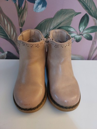 Childs boots child size 5 - boots, uk