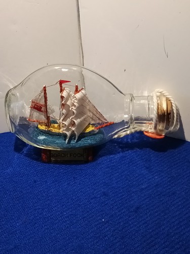 Gorch fock ship hand - in,