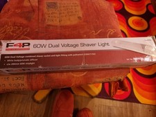 BNIB BATHROOM STRIP LIGHT WITH DUAL VOLTAGE SHAVER SOCKET COMPLETE WITH BULB