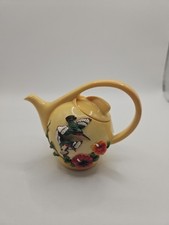 Elizabeth Hall nini tea pot