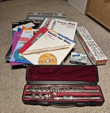 Yamaha Flute 211Sii, Hard Case, Music Stand,  Metronome and 8 Tuition Books