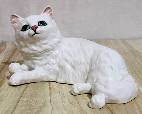 Beswick white persian cat - persian,