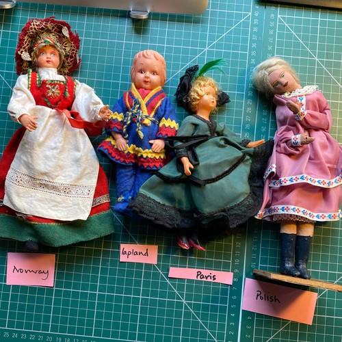 Vintage costume dolls - , x4