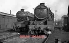 PHOTO  STANIER 8F 2-8-0S 48304 AND 48639 PICTURED IN CRICKLEWOOD'S BUSY SHED YAR