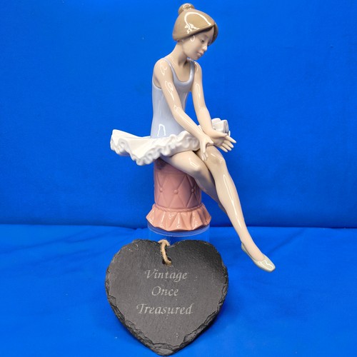 Nao 1179 sitting ballet dancer - 1179,