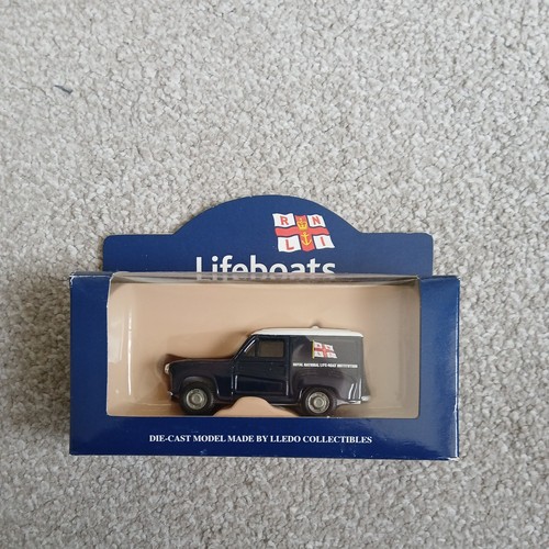 2006 vintage rnli lfeboats - lfeboats,