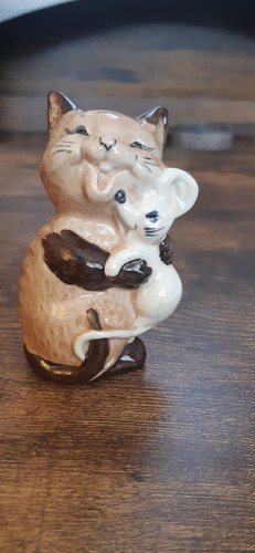 Beswick laughing cat - cat,