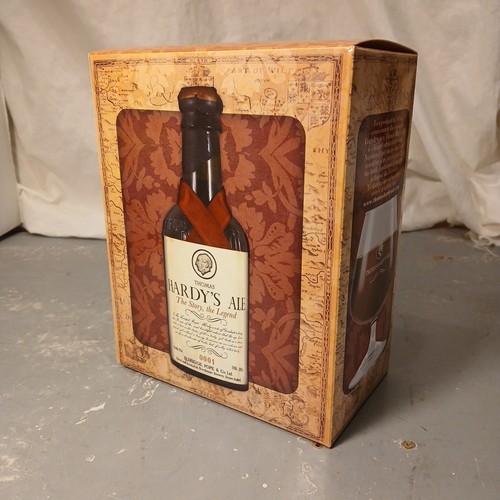 2018 thomas hardy ale empty - thomas, hardy's