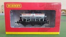 Hornby R6453 6-wheel milk