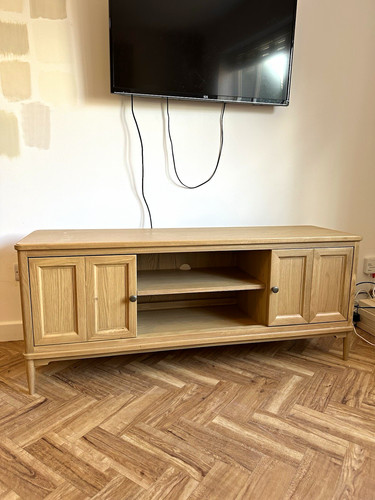 Laura ashley oak - laura, tv