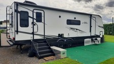 American caravan fifth wheel
