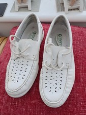 Greenz Camille ladies bowls shoes white size 5  Lightly used. Good Condition 