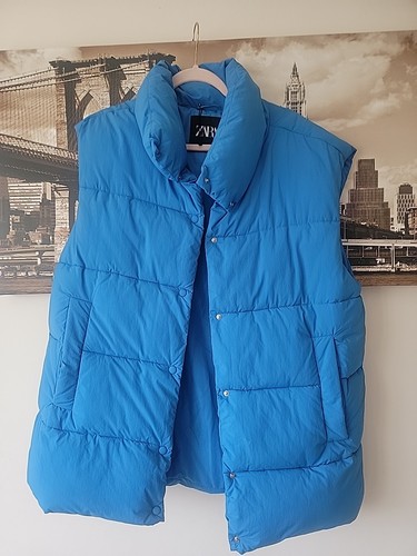 Woman gilet made by zara - by,