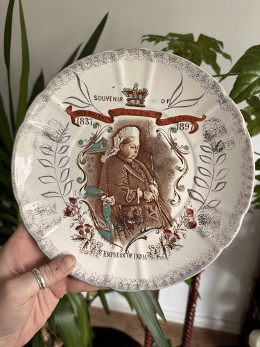 Queen victoria souvenir - queen,
