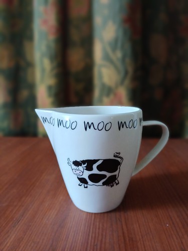 Farmyard moo baa oink - cow, cute