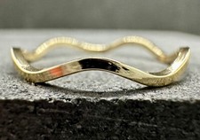 9ct Gold Wavy Square Stacking