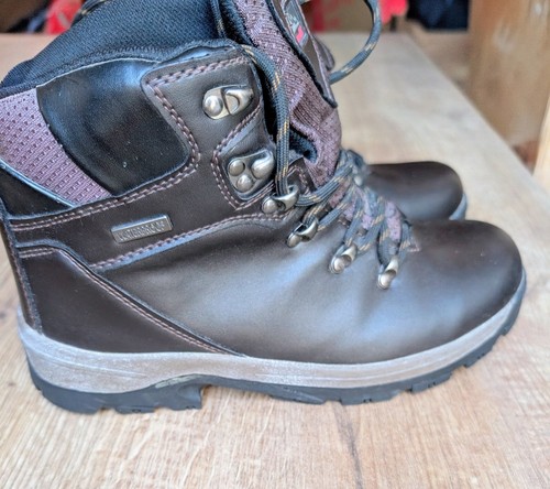 Johnscliffe men walking - johnscliffe, men's