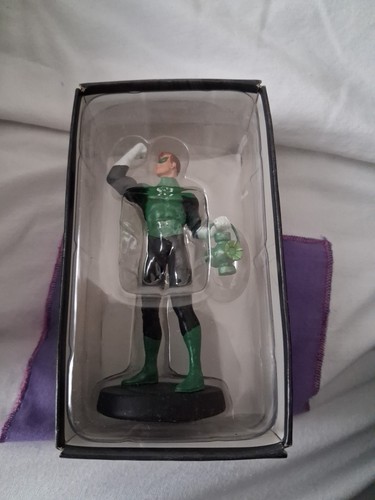 Super hero figurine - dc,