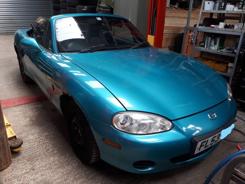 Mazda mx5 mk2 - 1.6,, manual