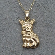 9ct 375 Gold Cat Pendant Chain Necklace. 1.2g, 20cm.