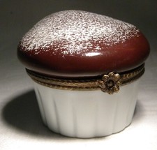 LIMOGES EXIMIOUS     TRINKET / PILL BOX   SOUFFLE / MUFFIN / CUP CAKE