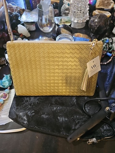 Virginia wolf clutch - virginia, tassel