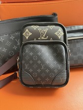 Louis Vuitton Men's Messenger