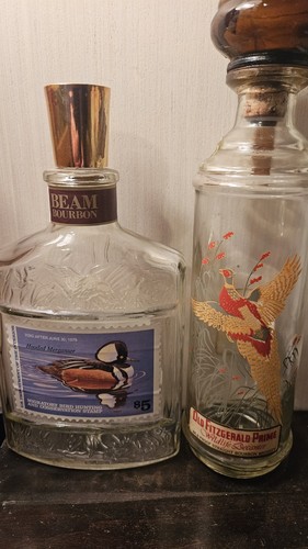 Wildlife decanters with three