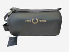 FRED PERRY Barrel Wash Bag