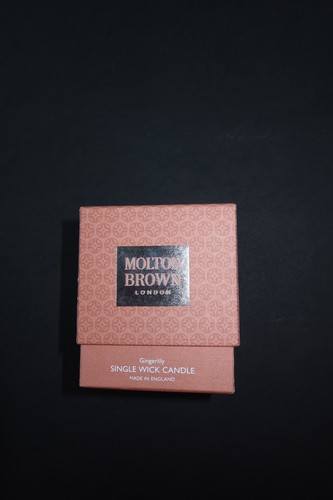 Molton brown single - brown, wick