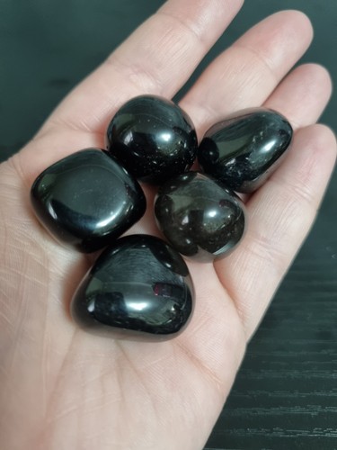 Black agate tumblestone - black,