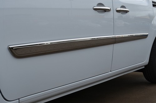 Chrome side door streamer - side,