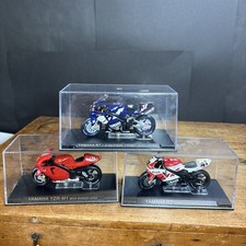 3 X YAMAHA R7 YZR-M1  1:24
