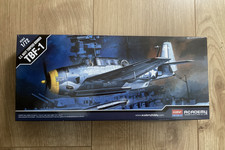 W282 Academy Model Kit 12452 - U.S. Navy Torpedo Bomber TBF-1 - 1/72