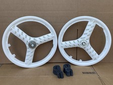 Bicycle plastic white mag - 20",