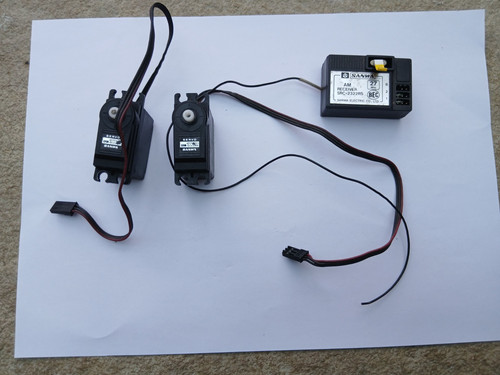 Sanwa servos and receiver - servos,
