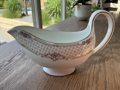 Wedgwood bone china - china, ~