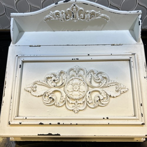 Shabby chic floral - floral, wood