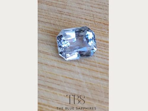 Natural blue tint sapphire - sapphire, –