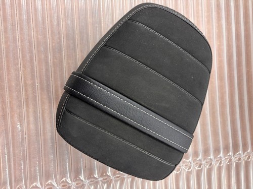 Pillion seat triumph - pillion,