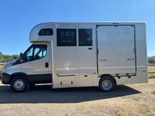 Iveco bonneted 7.2ton 2016 chassis 170hp 2 horse forward facing