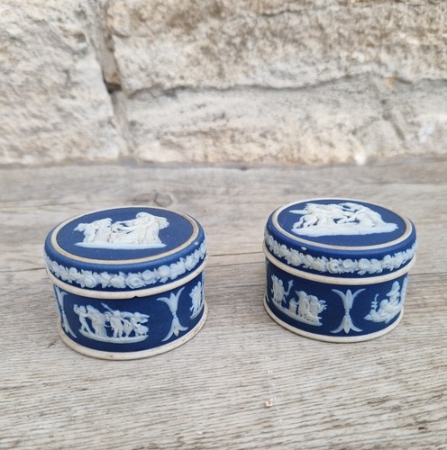 Pair wedgwood antique - pair, dark