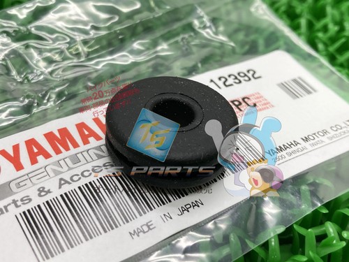 Rzv500r upper cowl - upper, grommet