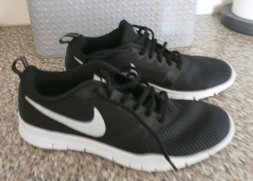 Nike black flex essential - nike,