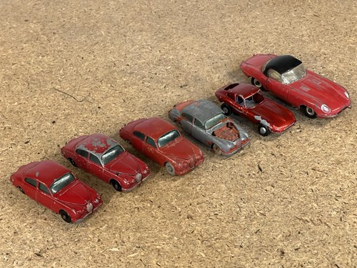 Dinky toys 120 jaguar type - dinky,